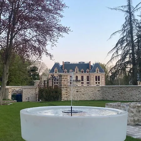 Loft Dans Le Clocher Face Au Chateau Bonnelles Buitenkant foto