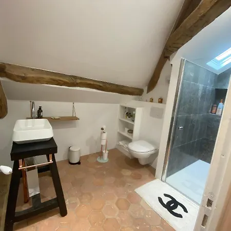 Loft Dans Le Clocher Face Au Chateau Bonnelles Buitenkant foto