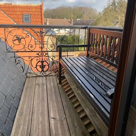 Loft Dans Le Clocher Face Au Chateau Bonnelles Buitenkant foto