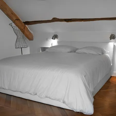 Loft Dans Le Clocher Face Au Chateau Bonnelles Buitenkant foto