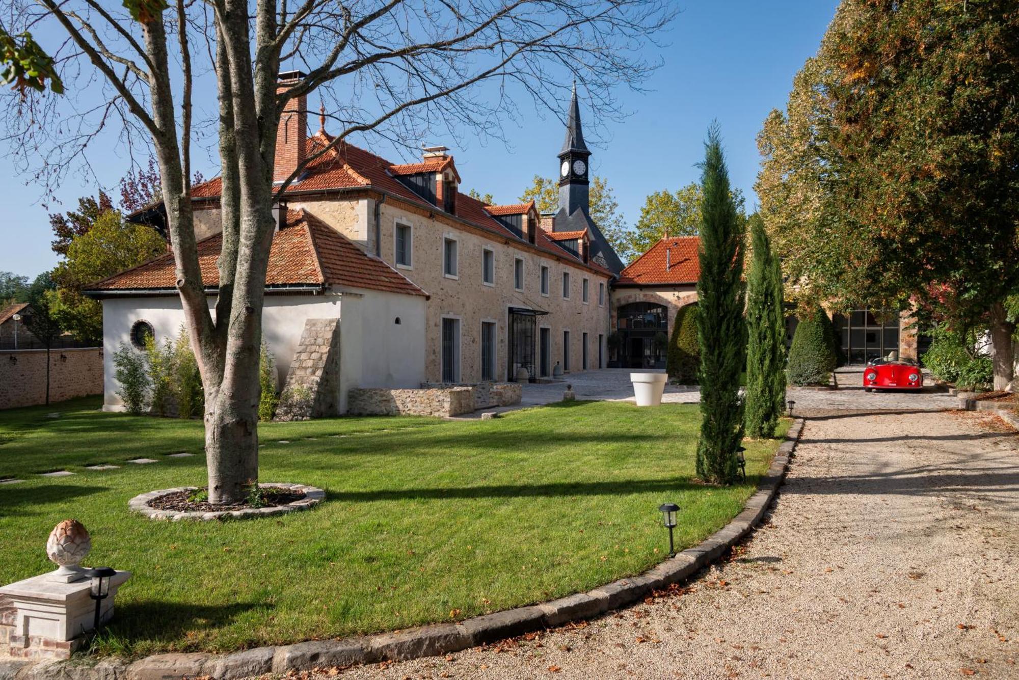 Loft Dans Le Clocher Face Au Chateau Apartment Bonnelles