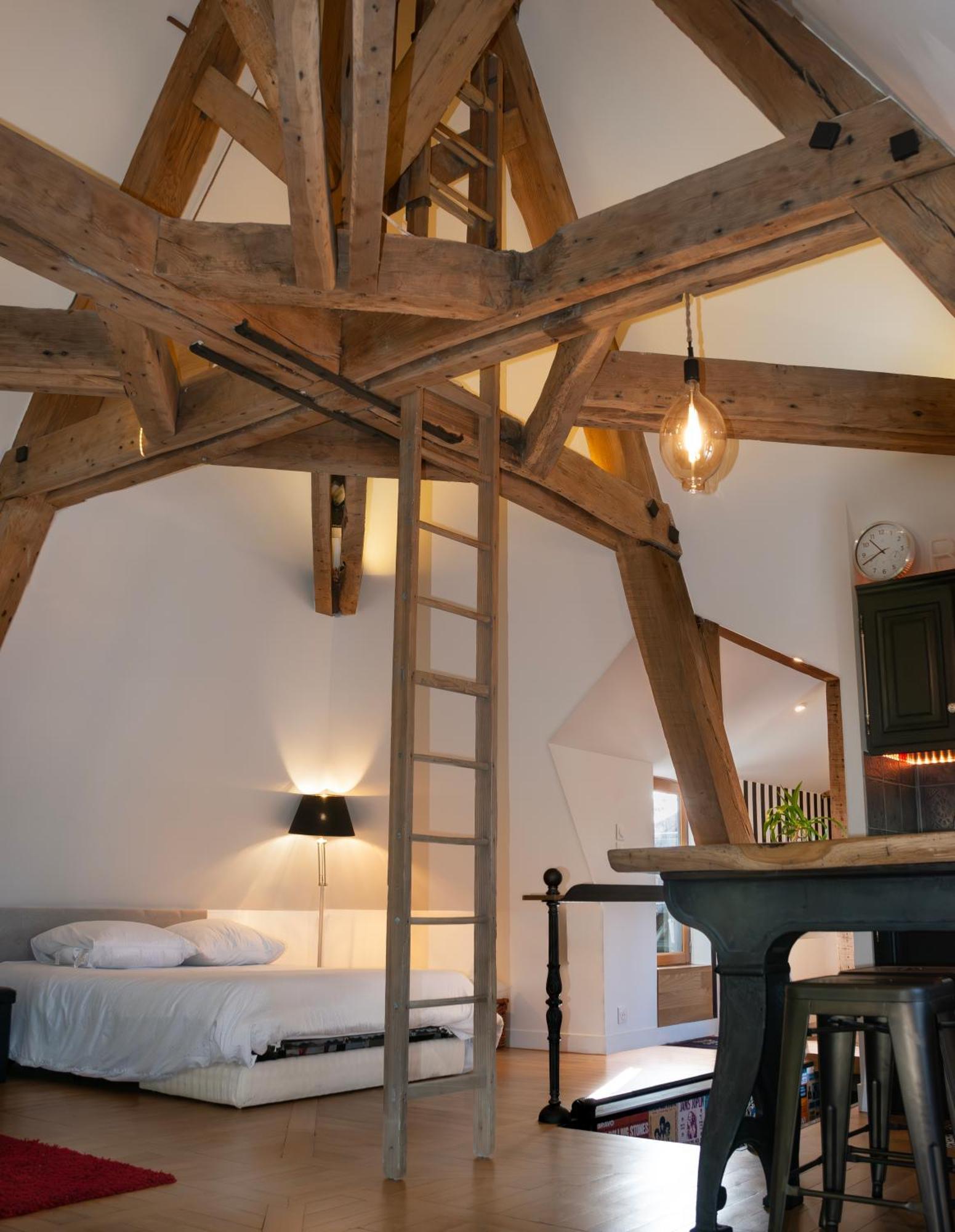 Apartment Loft Dans Le Clocher Face Au Chateau Bonnelles